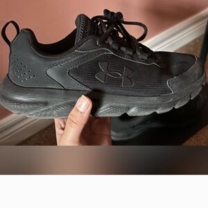 Sz 8 Womens Under Armour Black Athletic Shoes
